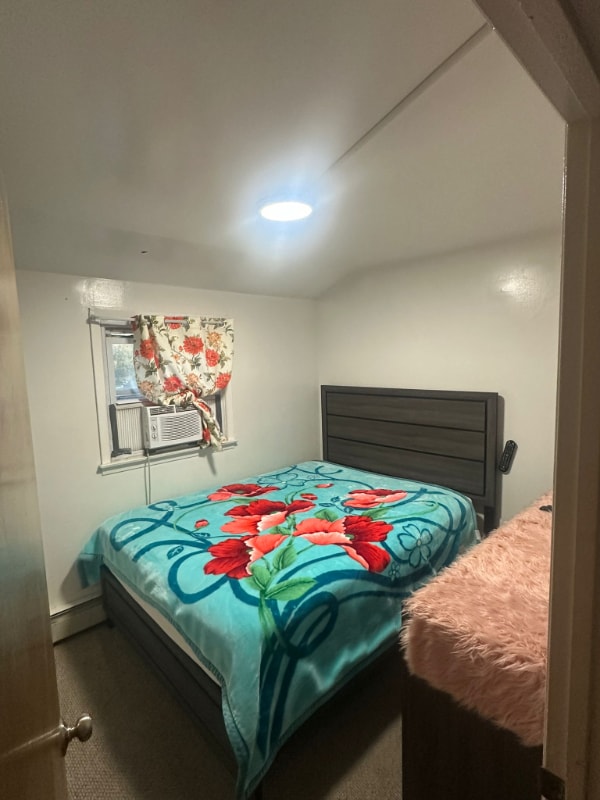 256 256th St, Queens, NY 11422