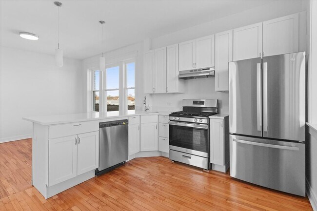 4343 N Spaulding Ave unit 2, Chicago, IL 60618 - photo 4