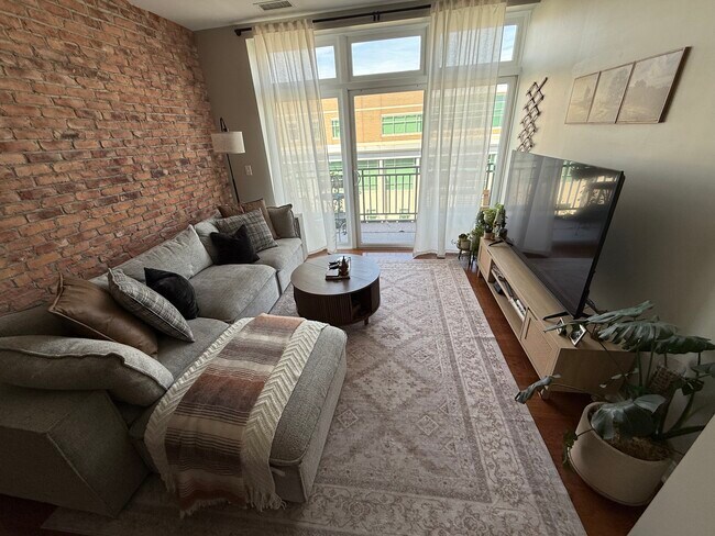 140 S River St unit 402, Aurora, IL 60506 - photo 4