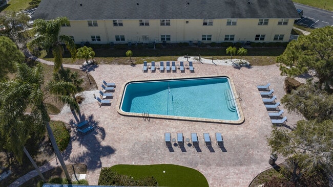 The Drake at St. Pete, Saint Petersburg, FL 33710 - photo 2