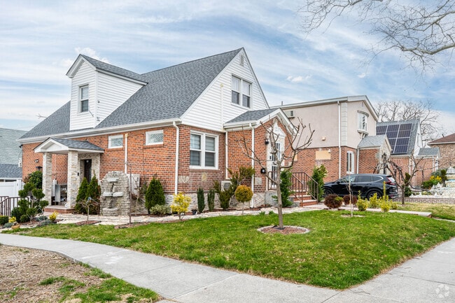 Whitestone houses often come with beautiful front yard.