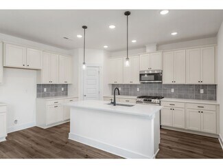 404 Old Spring Ln, Gallatin, TN 37066