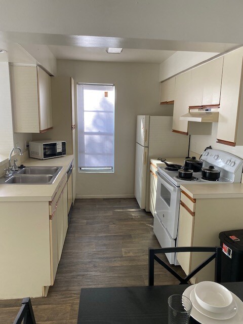 Cypress Trail Apartments, New Port Richey, FL 34653 - photo 2