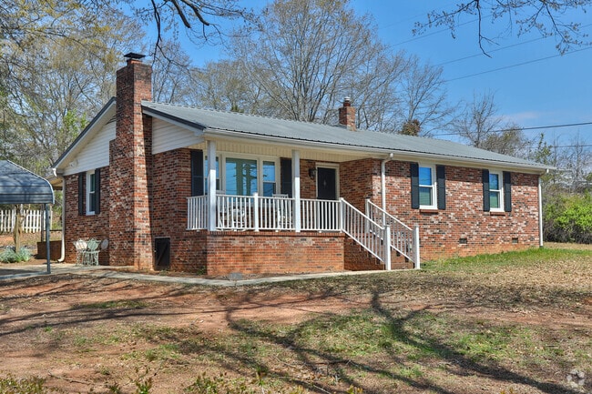Classic red-brick ranch-style homes are common in Powdersville’s more rural areas.