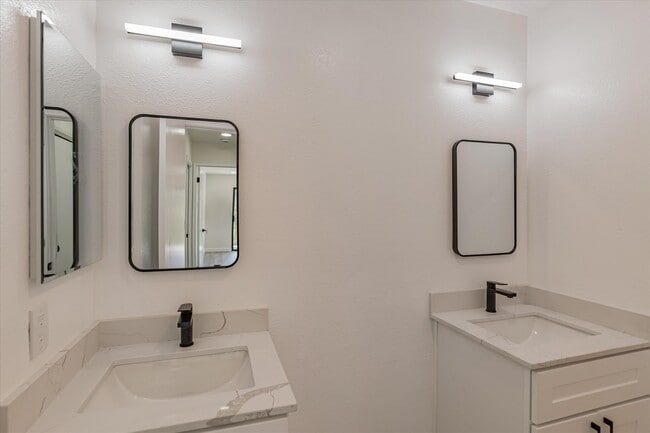 25700 University Ct unit 323, Hayward, CA 94542 - photo 3