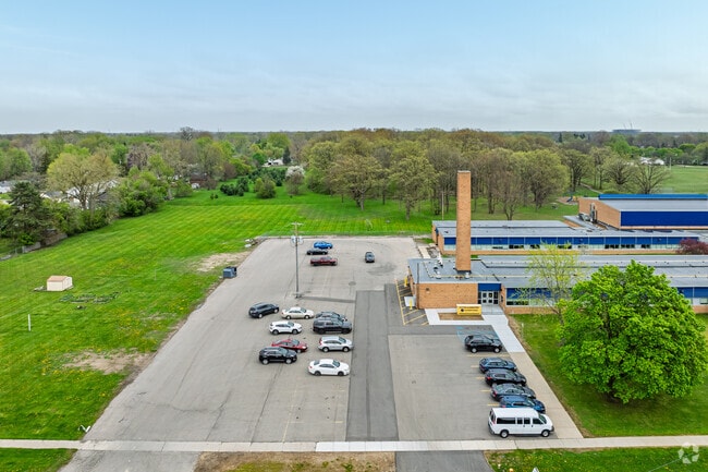 A close entrance makes pickups and drop-offs at Potter School easy.