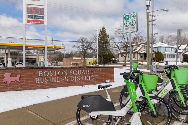 Fuller Avenue has easy access to multiple types of public transportation.