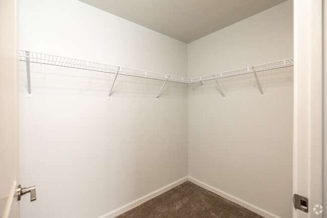 1BR, 1BA - 685 SF