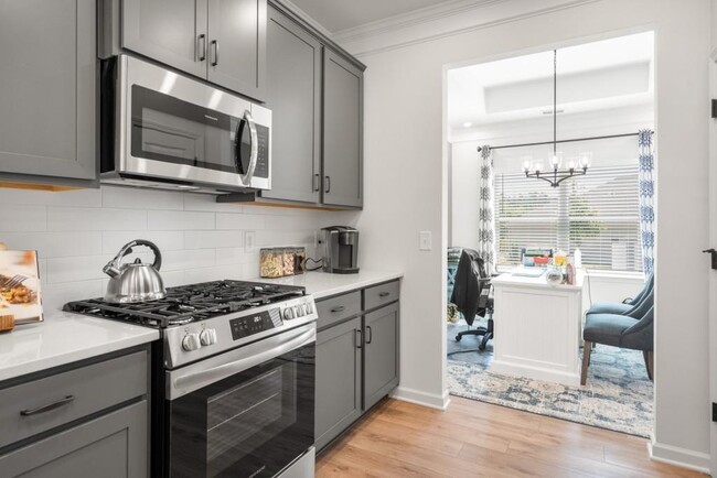 173 Thedford Dr, Hoschton, GA 30548 - photo 4