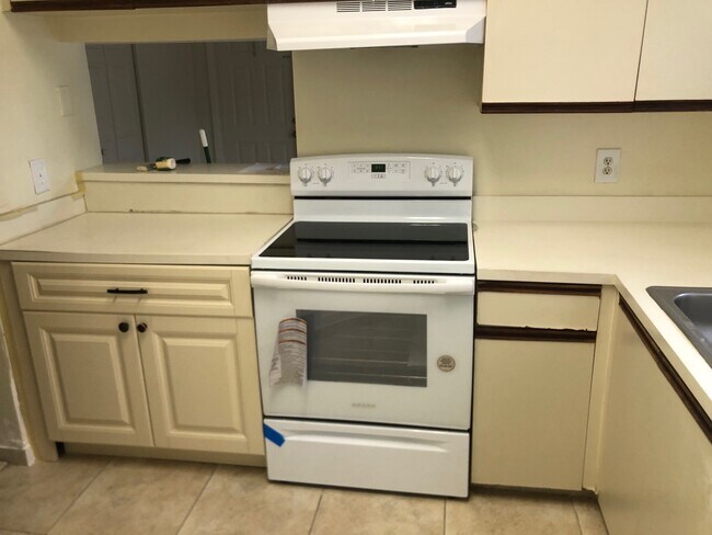 601 Cypress Lake Blvd unit G14, Deerfield Beach, FL 33064 - photo 3