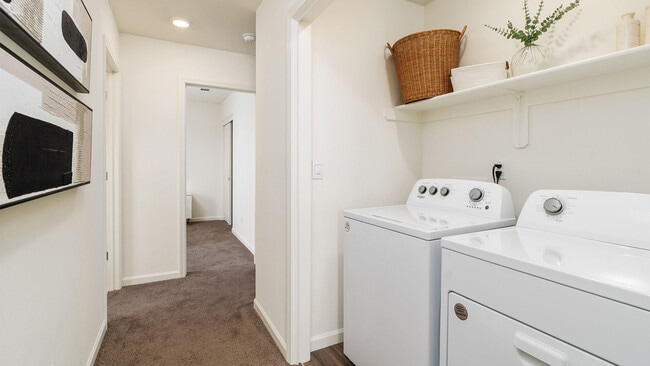 8228 Morehouse Ave, Bakersfield, CA 93307 - photo 7