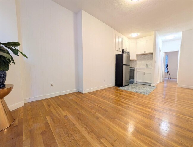 11 Cazenove St unit 2, Boston, MA 02116 - photo 3