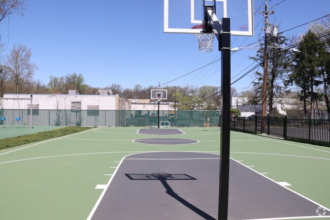 Parks with various activities are throughout Kenilworth.