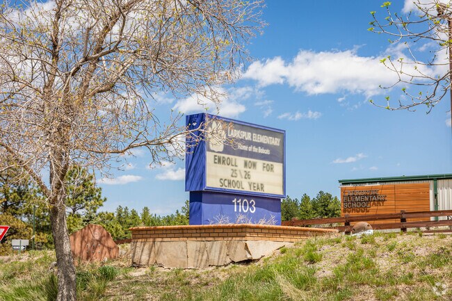 Larkspur Elementary School