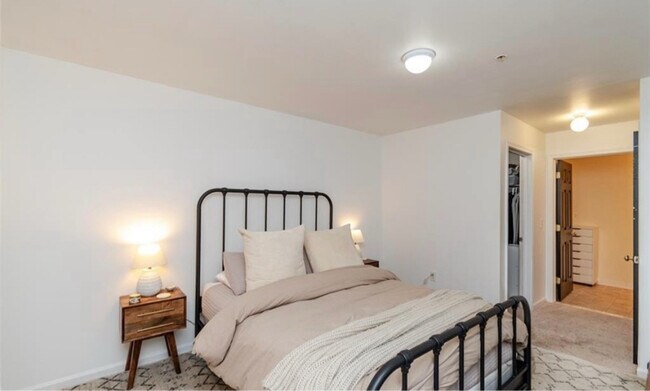 867 Amanda Ln, Pontiac, MI 48340 - photo 6