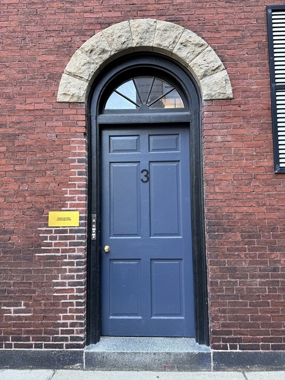 3 Bartlett St Unit 1, Boston, MA 02129