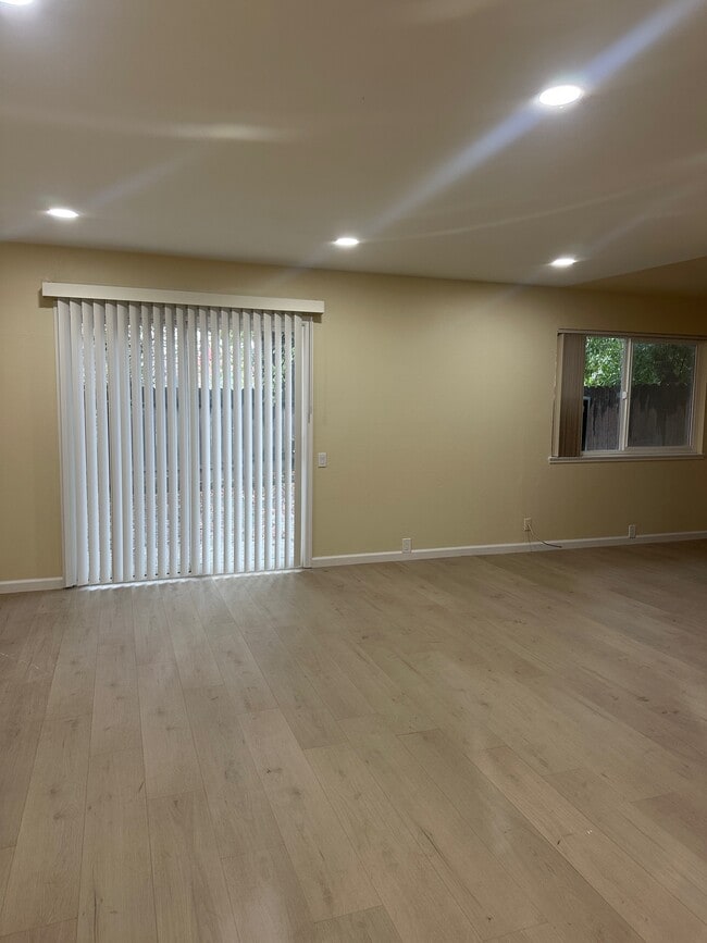 1341 Drake Dr unit A, Davis, CA 95616 - photo 3