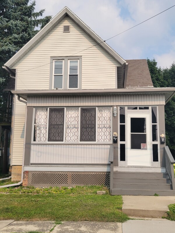 115 N Mill St unit Upper, Waupun, WI 53963 - photo 5