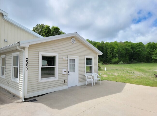 2050 N Haze Rd unit Studio, Beulah, MI 49617 - photo 3