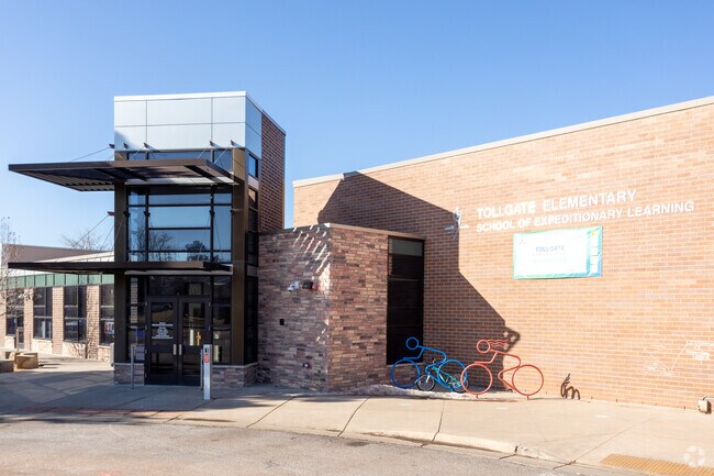 Centre Pointe is the home of Tollgate Elementary School of the Aurora Public School System.