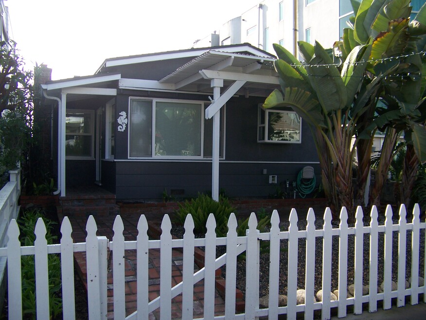 320 10th St, Manhattan Beach, CA 90266 - photo 1