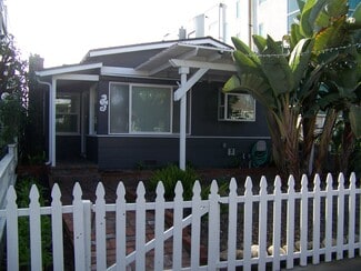 320 10th St, Manhattan Beach, CA 90266