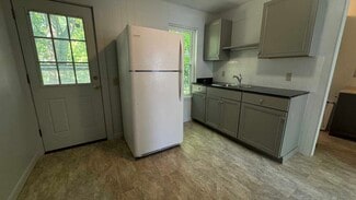 32 Gaston St, Easthampton, MA 01027