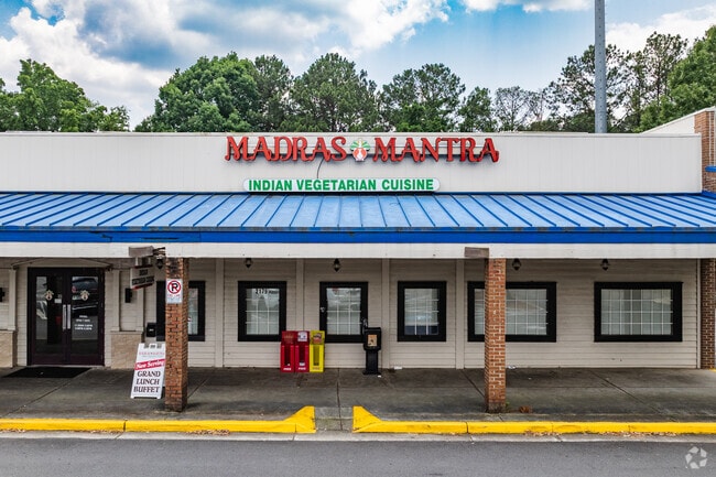 Locals in Lindmoor Woods–Valley Brook Estates enjoy diverse dining like Madras Mantra, a popular spot along Lawrenceville Highway.