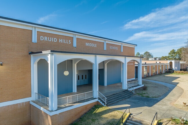 Druid Hills Middle School serves students 6th to 8th Grade.