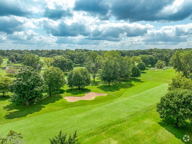 Shorewood Country Club in Forest Hills View offers an eighteen hole course.