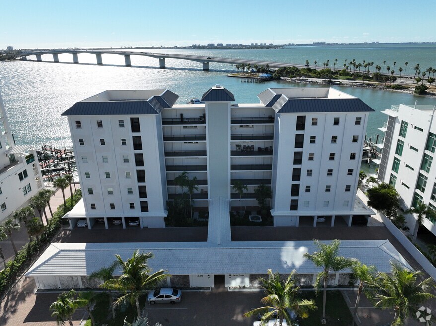 226 Golden Gate Point unit 44, Sarasota, FL 34236 - photo 2