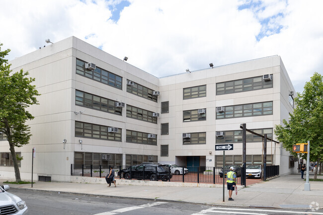 X551 The Urban Assembly Bronx Academy of Letters has community ties.