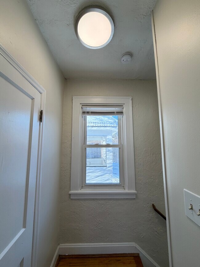 2458 Duck Creek Rd unit Floor 2, Cincinnati, OH 45212 - photo 4