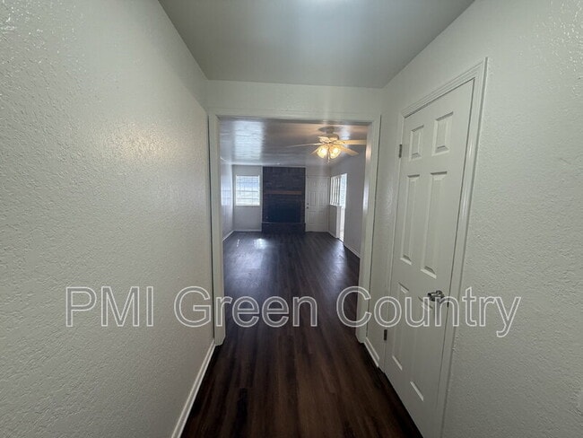 9832 E 37th St, Tulsa, OK 74146 - photo 2