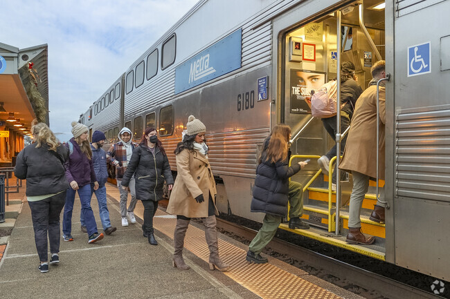 Getting from Elmhurst to Chicago is a breeze with the Metra.