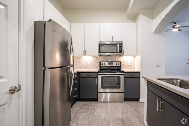 Marquis Enclave, Houston, TX 77002 - photo 2