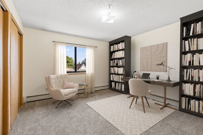 Camelot Square Living, Coon Rapids, MN 55433 - photo 4