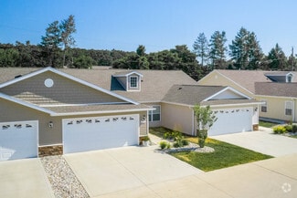 2799 Heron Hills Dr, Wolverine Lake, MI 48390