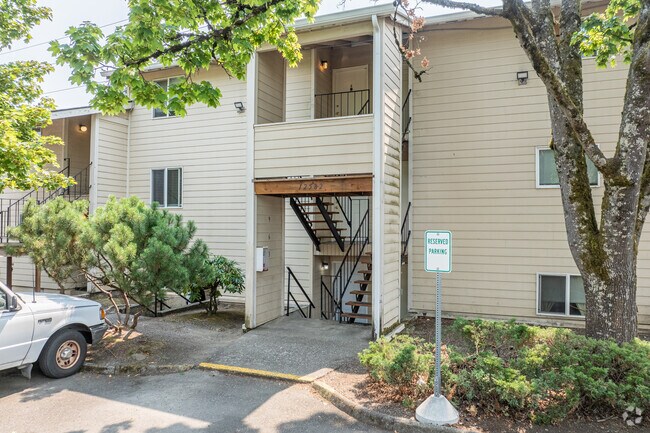 Charbern Apts - In The Hear of Milwaukie Oregon, Milwaukie, OR 97222 - photo 5