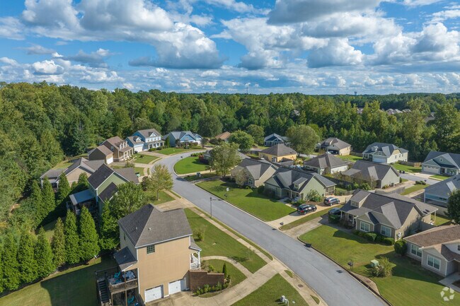 Lundy Chase is a small suburban community just a short drive from Downtown Auburn.