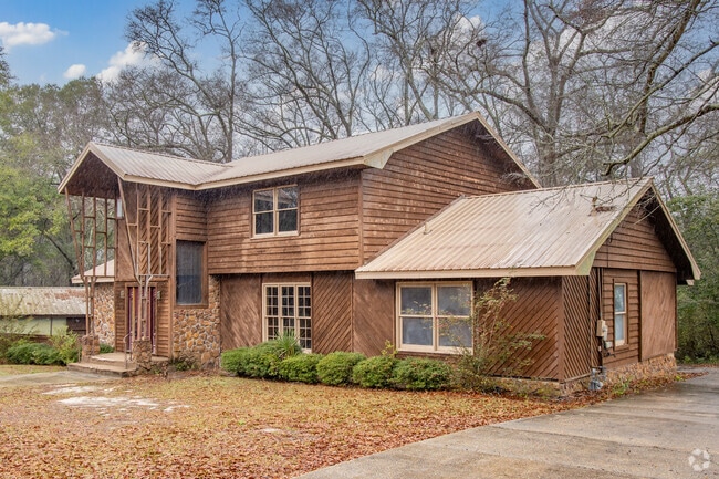 Older homes are common throughout Ozark neighborhoods.