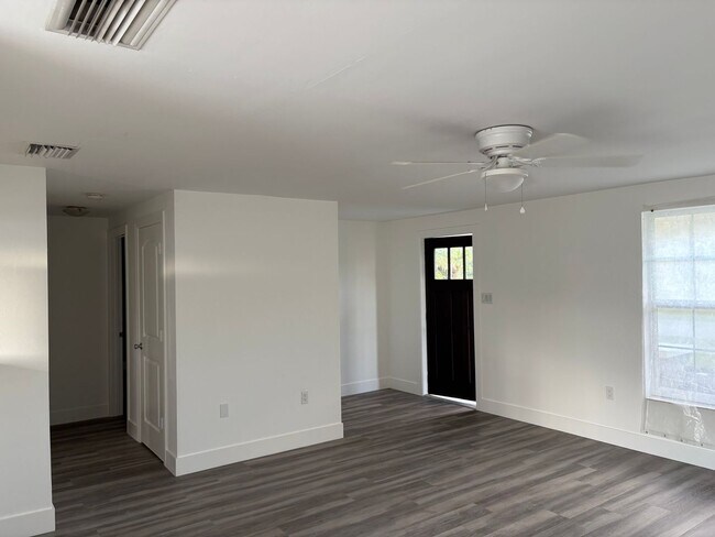 362 Reading St NW, Port Charlotte, FL 33952 - photo 7