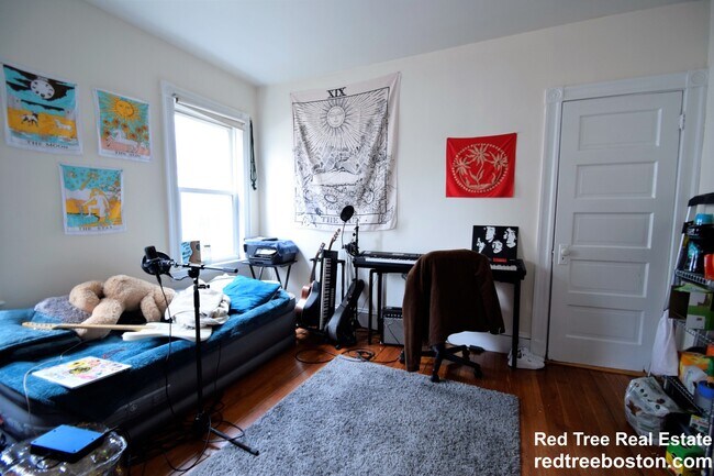 70 Quint Ave unit 1, Allston, MA 02134 - photo 4