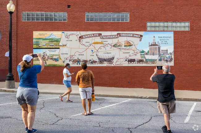 Independence is notable for pioneers departure on the California, Oregon & Santa Fe trails.