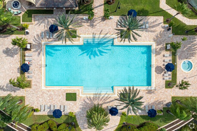 Tesoro community has luxury amenities in Southbend Lakes.