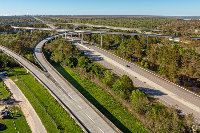 Interstate 310 and Highway 61 intersects in Saint Rose.