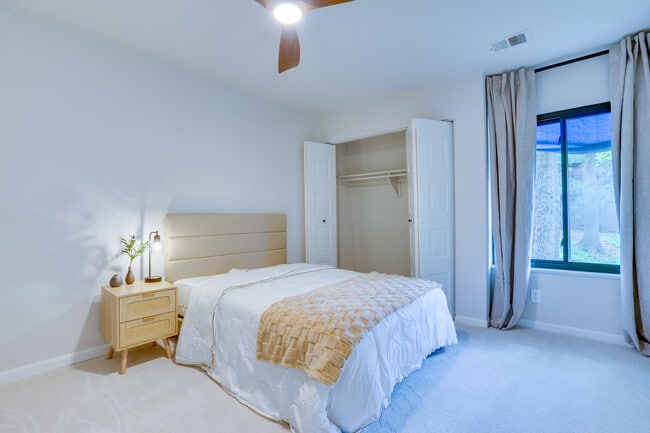 7917 Schuyler Ct unit Primary, Annandale, VA 22003 - photo 2