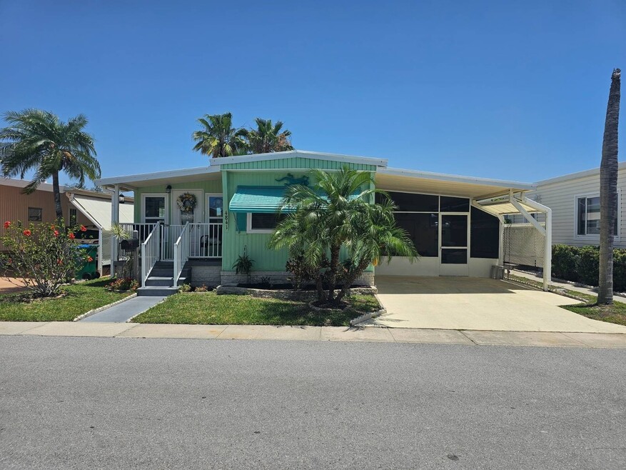 4841 92nd St N, St. Petersburg, FL 33708 - photo 1