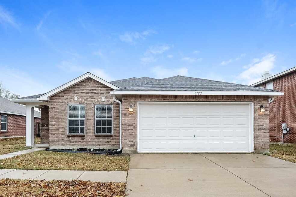 8123 Stowe Springs Ln, Arlington, TX 76002 - photo 1