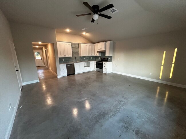 1400 E Dry Creek Rd unit 1400 E Dry Creek 10, Poolville, TX 76487 - photo 4